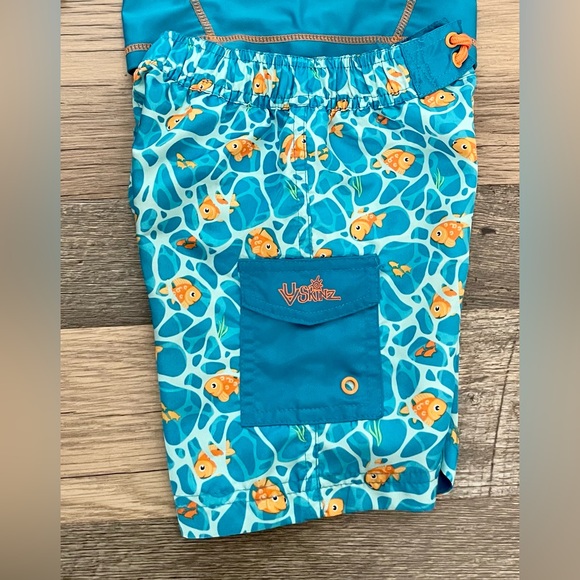UV Skins Boys 2 piece UPF 50 bathing suit - Picture 3 of 5